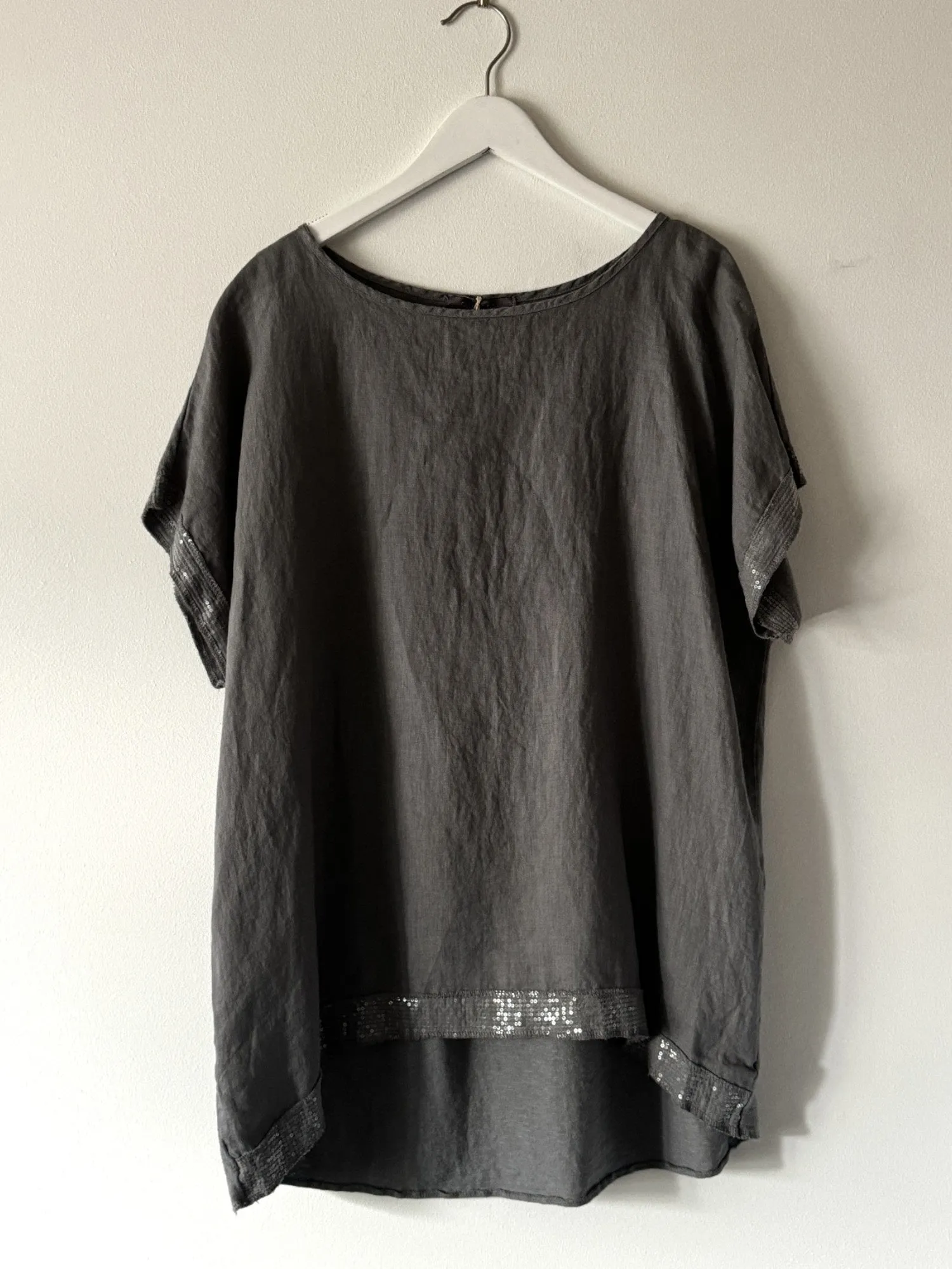 CUT LOOSE - ONE SIZE SEQUIN TRIM TOP
